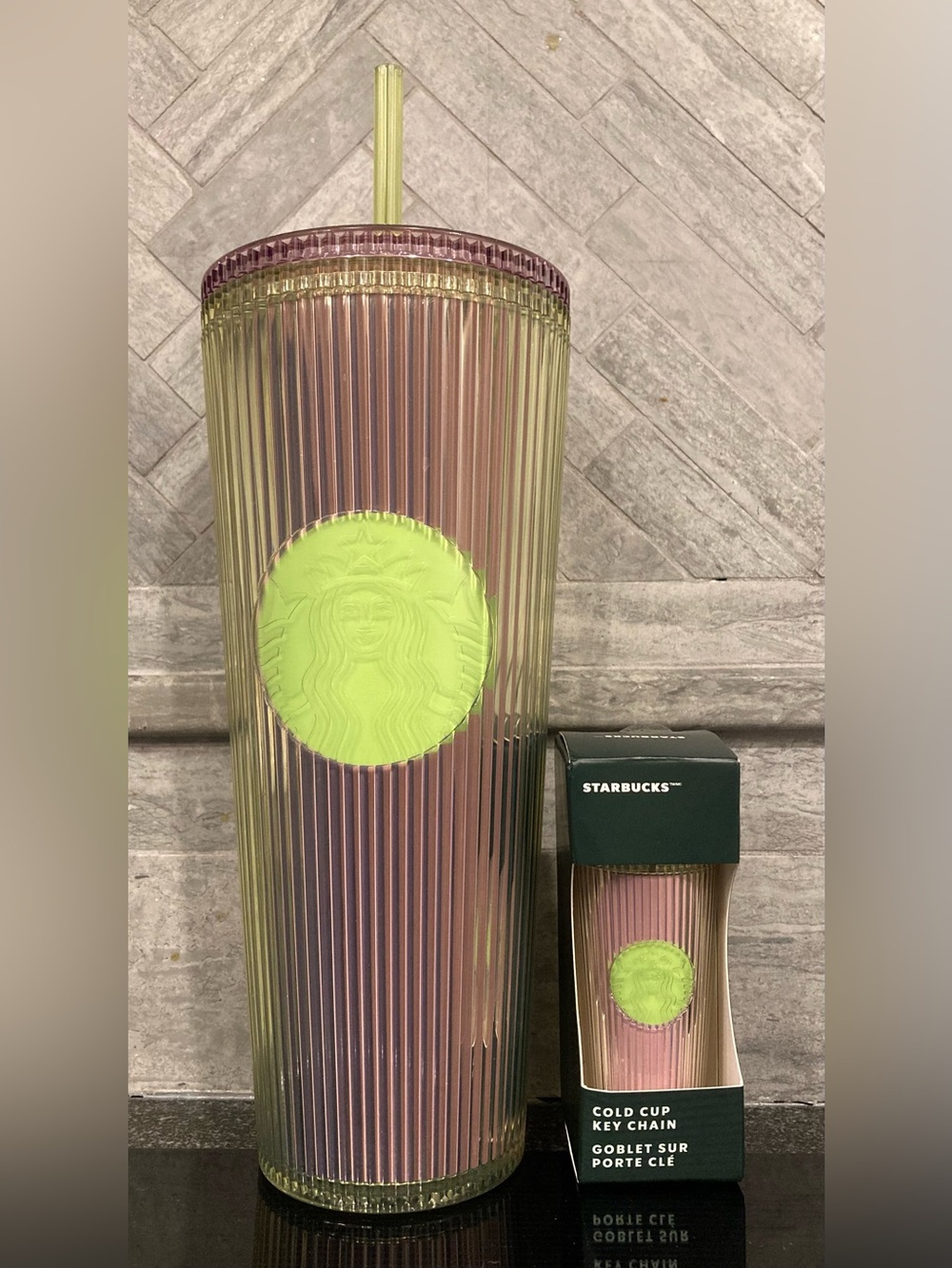 Statbucks 2023 Candy Apple Corrugated Tumbler W Matching Keychain